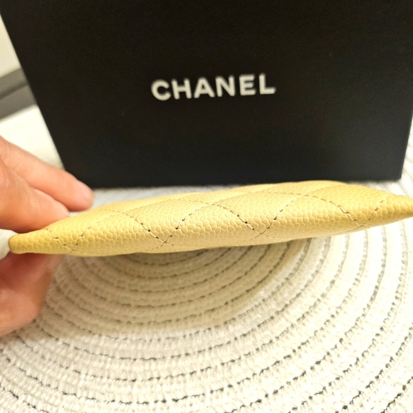 Rare Chanel Boy Card Holder – Yellow Caviar Leather, Full Set, Giftable - Picture 5 of 6